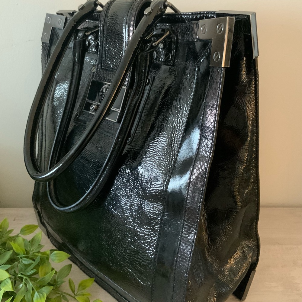 TORY BURCH VINTAGE LARGE PATENT TOTE - Picture 3 of 10